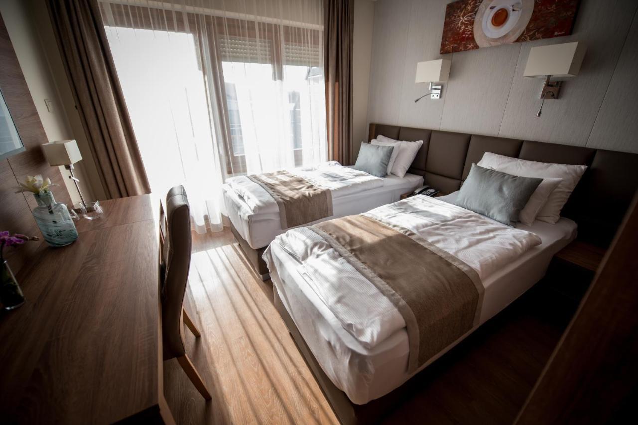 Bed and Breakfast Mokka House Panzio Мішкольц Екстер'єр фото